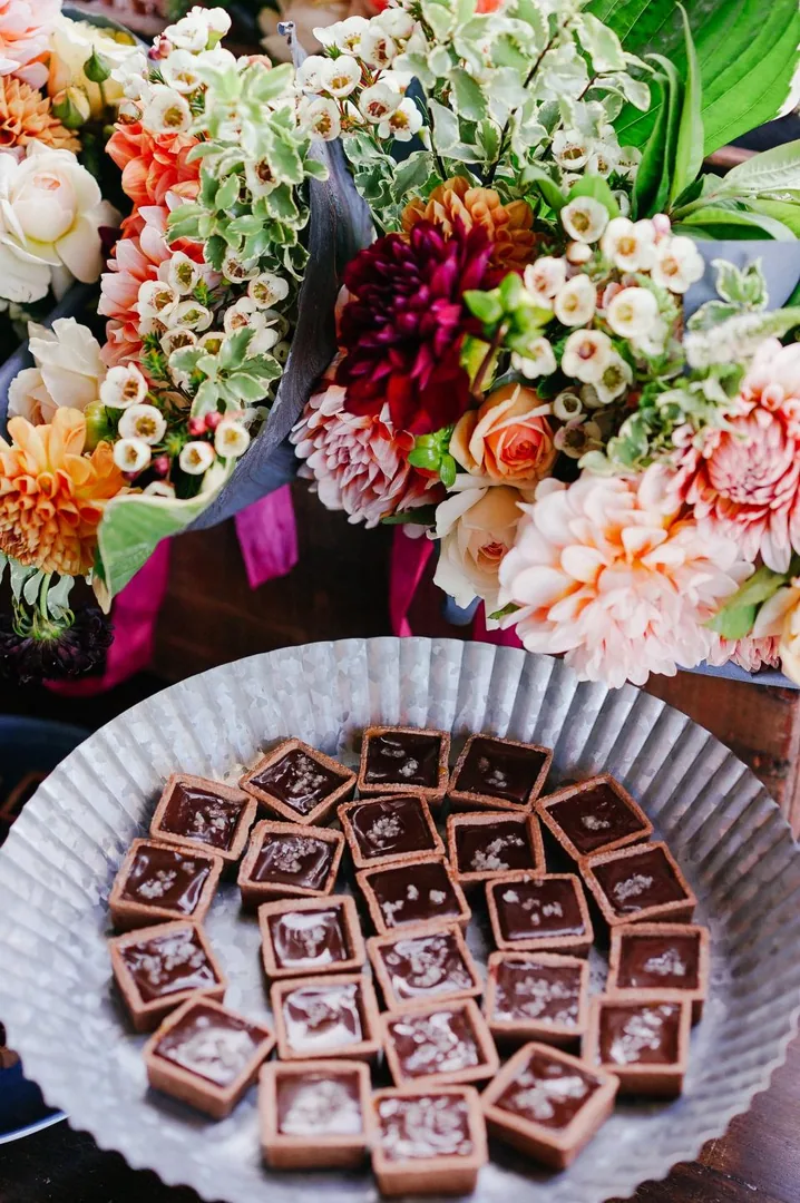 Chocolates en plato para evento